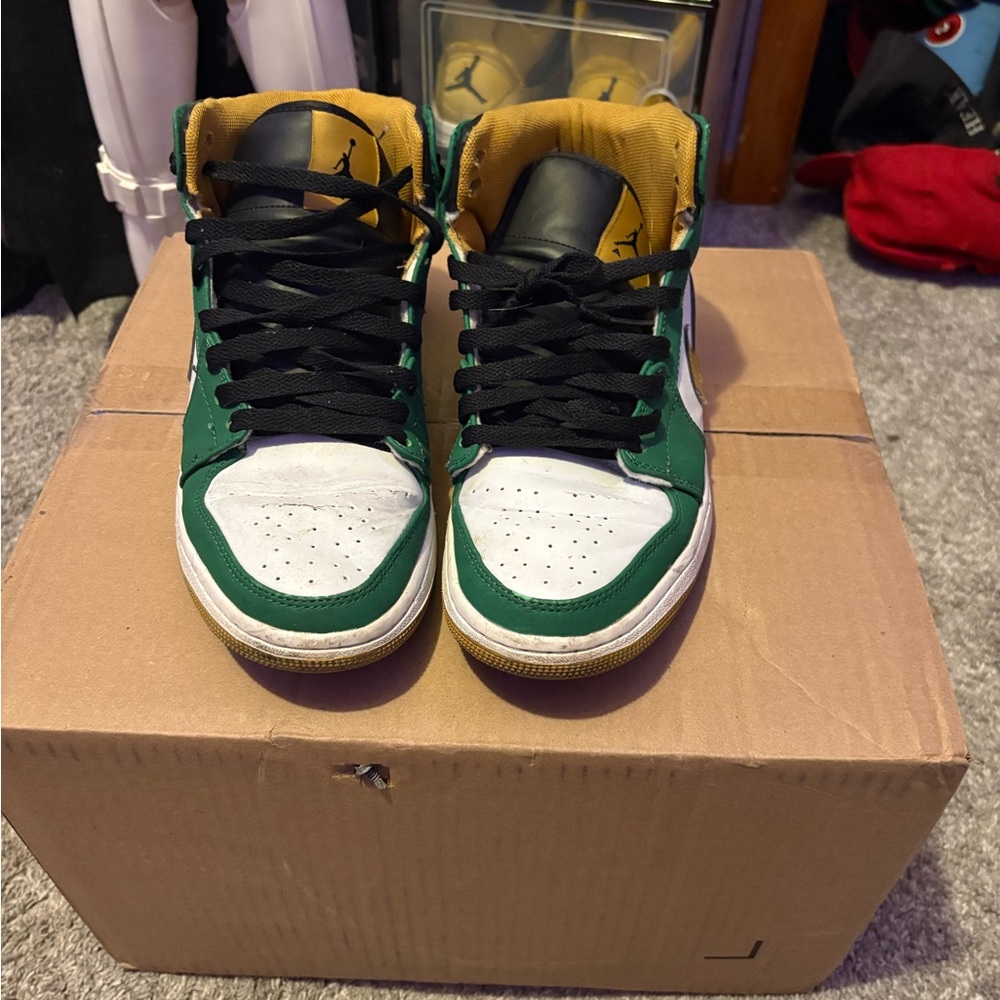 Jordan Athletic Shoes Green and Gold